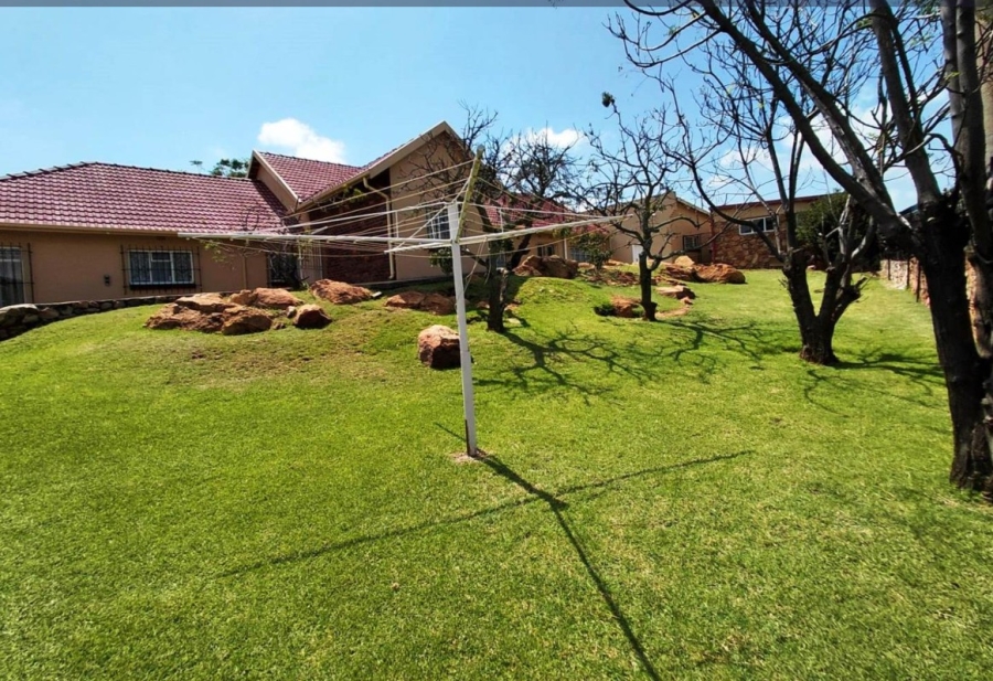 4 Bedroom Property for Sale in Linmeyer Gauteng