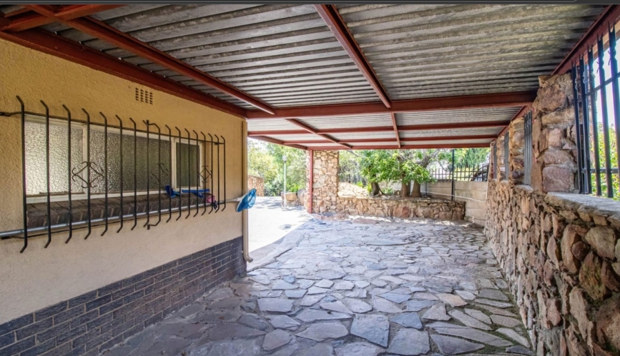 4 Bedroom Property for Sale in Linmeyer Gauteng