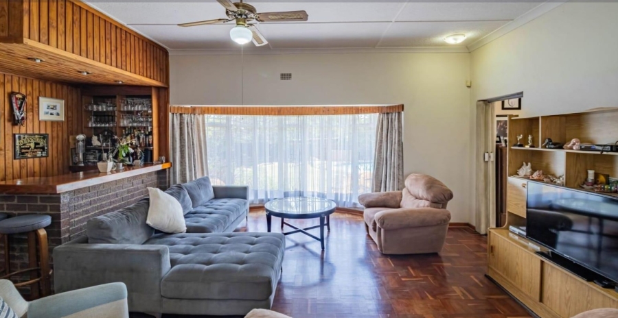 4 Bedroom Property for Sale in Linmeyer Gauteng