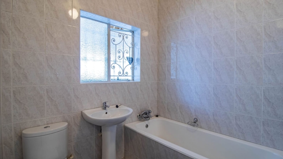 4 Bedroom Property for Sale in Linmeyer Gauteng