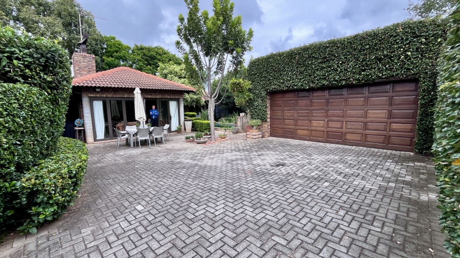 3 Bedroom Property for Sale in Waverley Gauteng