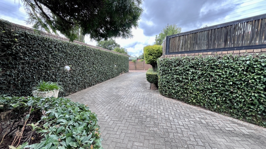 3 Bedroom Property for Sale in Waverley Gauteng