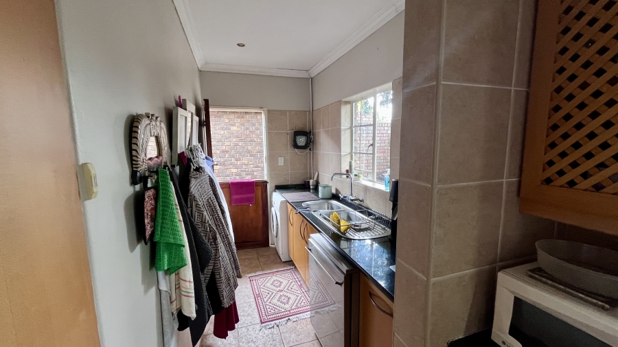 3 Bedroom Property for Sale in Waverley Gauteng