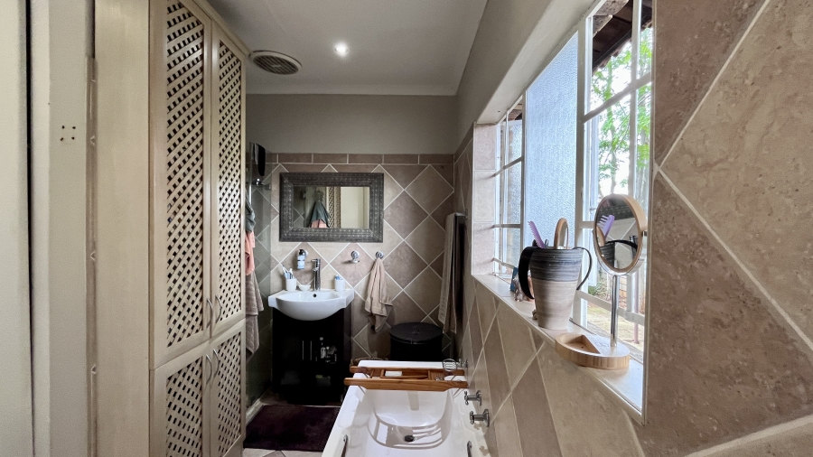 3 Bedroom Property for Sale in Waverley Gauteng