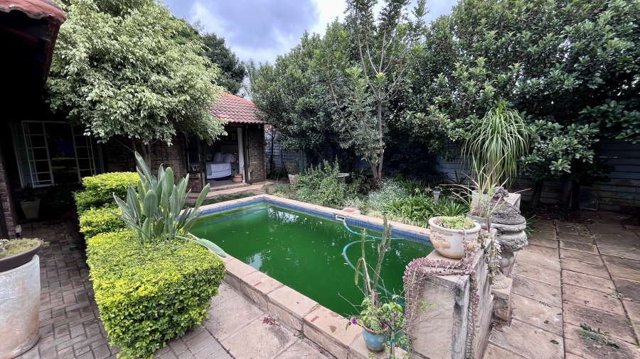 3 Bedroom Property for Sale in Waverley Gauteng