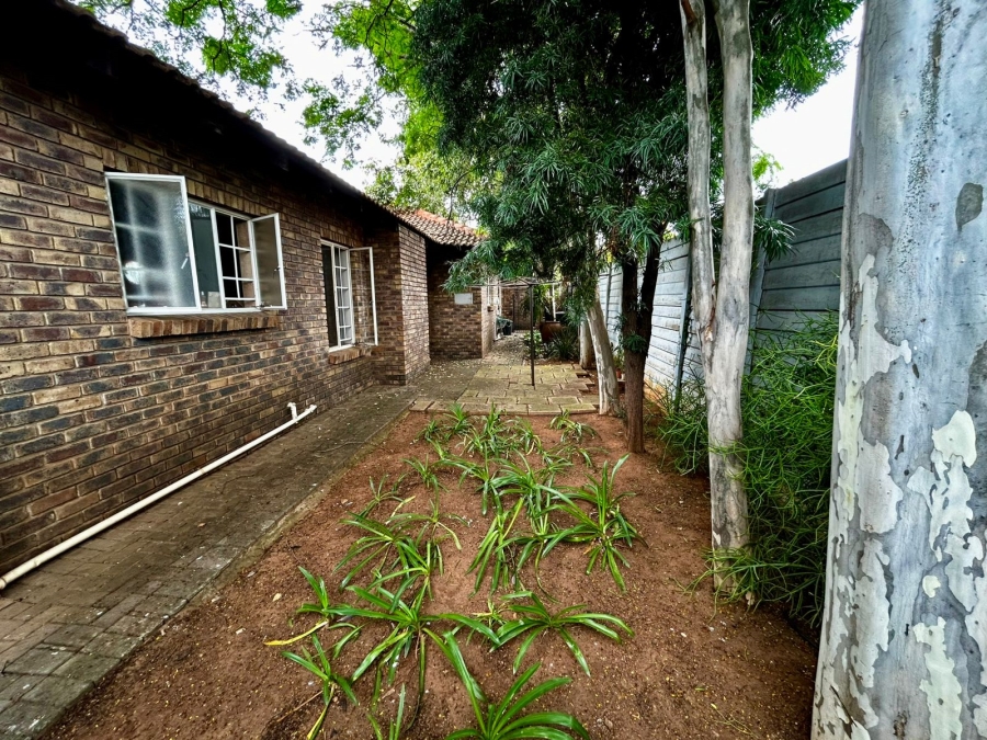 3 Bedroom Property for Sale in Waverley Gauteng