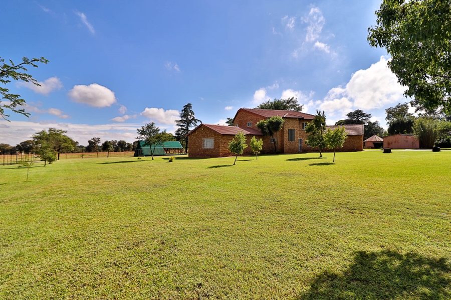5 Bedroom Property for Sale in Hartzenbergfontein Gauteng