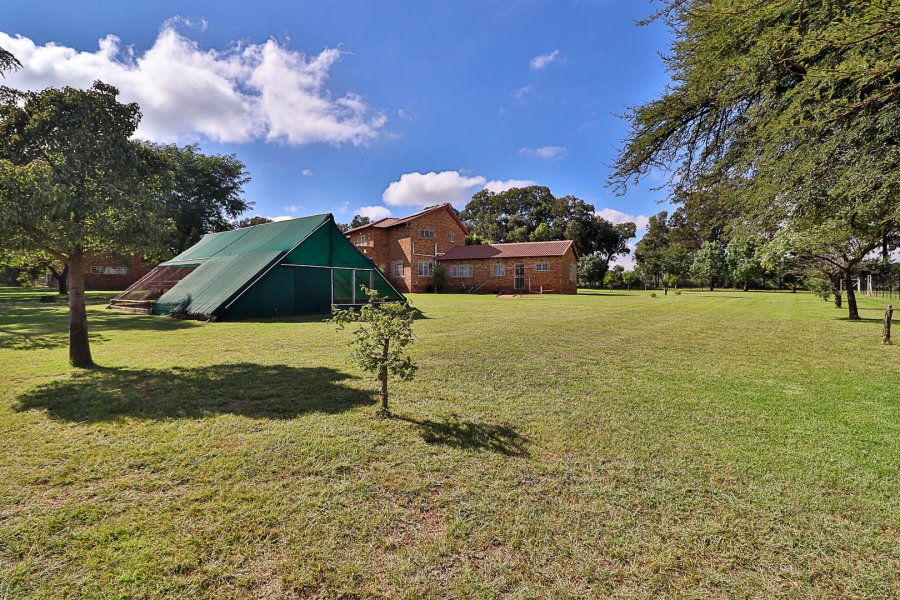 5 Bedroom Property for Sale in Hartzenbergfontein Gauteng