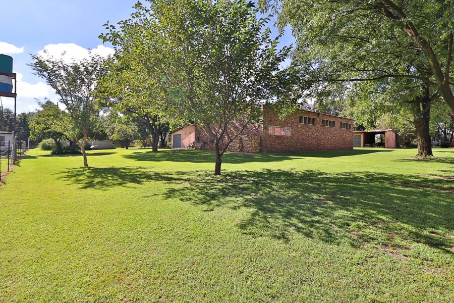 5 Bedroom Property for Sale in Hartzenbergfontein Gauteng