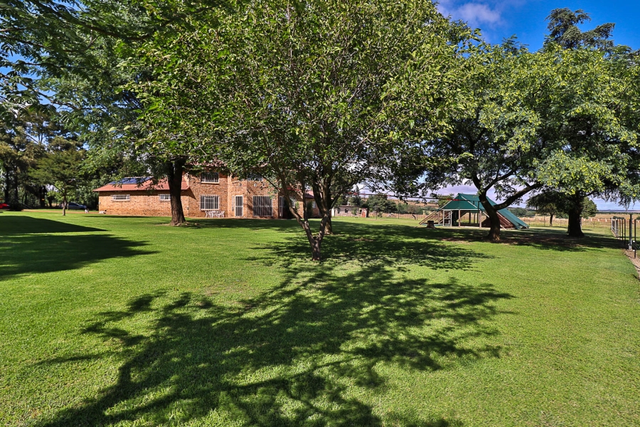 5 Bedroom Property for Sale in Hartzenbergfontein Gauteng