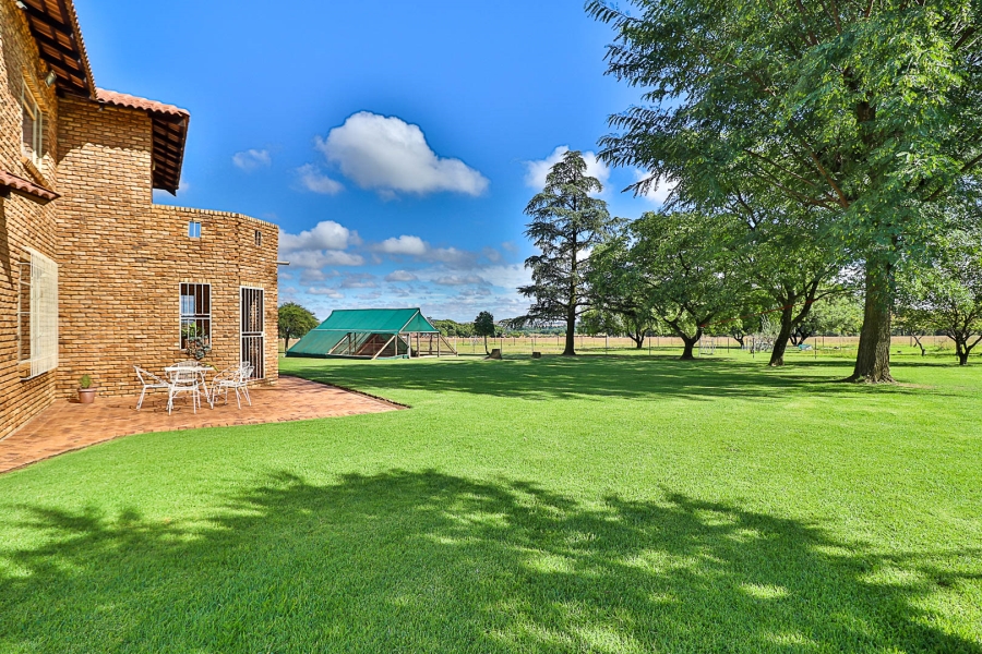 5 Bedroom Property for Sale in Hartzenbergfontein Gauteng