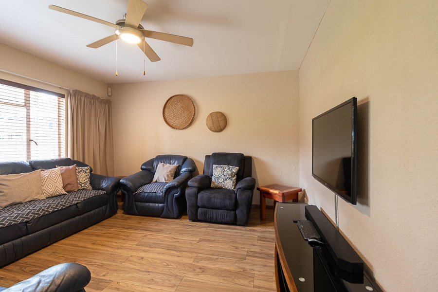 5 Bedroom Property for Sale in Hartzenbergfontein Gauteng