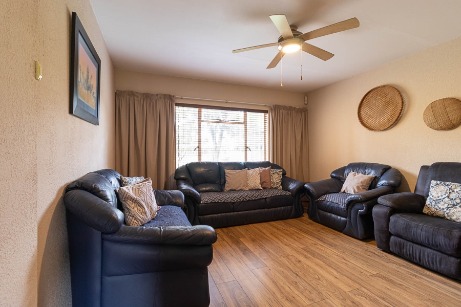 5 Bedroom Property for Sale in Hartzenbergfontein Gauteng