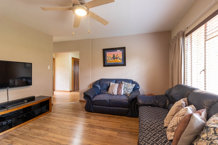 5 Bedroom Property for Sale in Hartzenbergfontein Gauteng