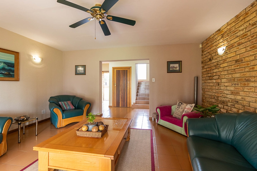 5 Bedroom Property for Sale in Hartzenbergfontein Gauteng