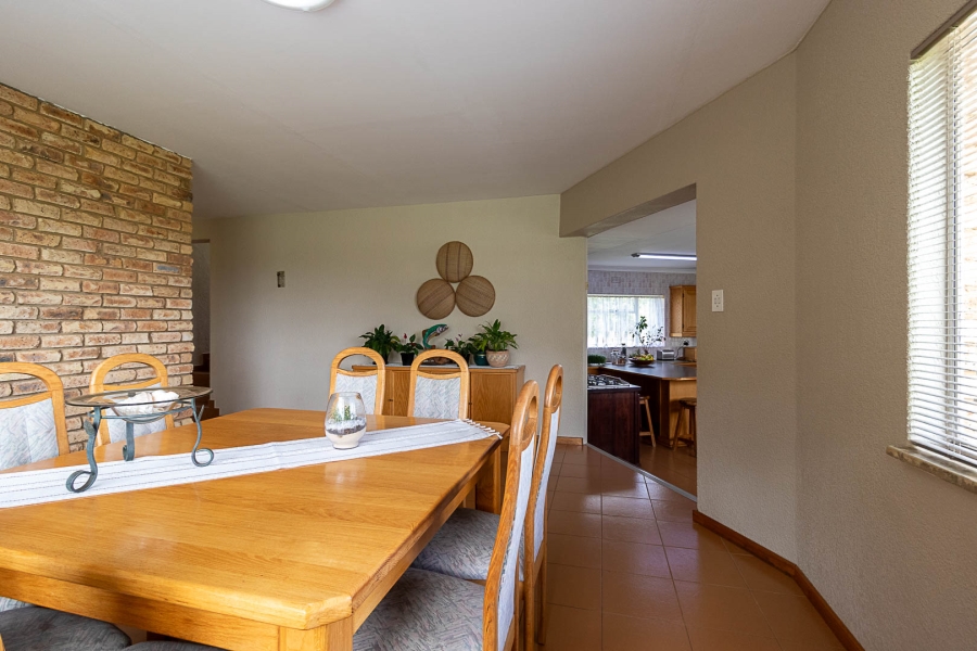 5 Bedroom Property for Sale in Hartzenbergfontein Gauteng