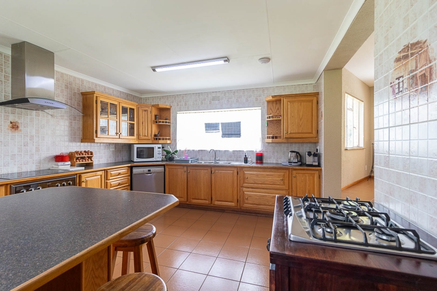 5 Bedroom Property for Sale in Hartzenbergfontein Gauteng