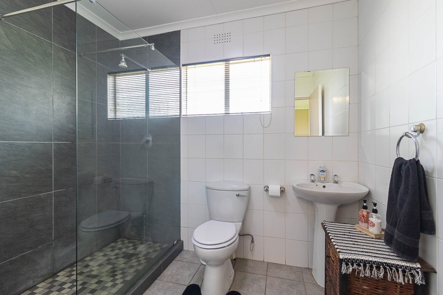 5 Bedroom Property for Sale in Hartzenbergfontein Gauteng