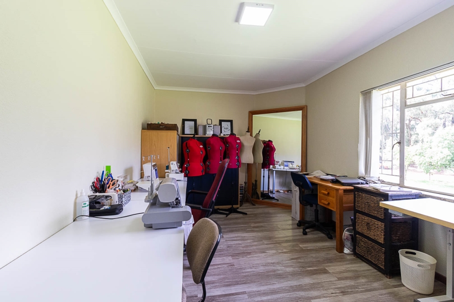 5 Bedroom Property for Sale in Hartzenbergfontein Gauteng