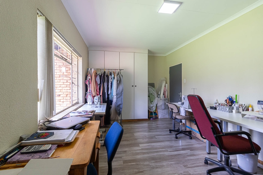 5 Bedroom Property for Sale in Hartzenbergfontein Gauteng