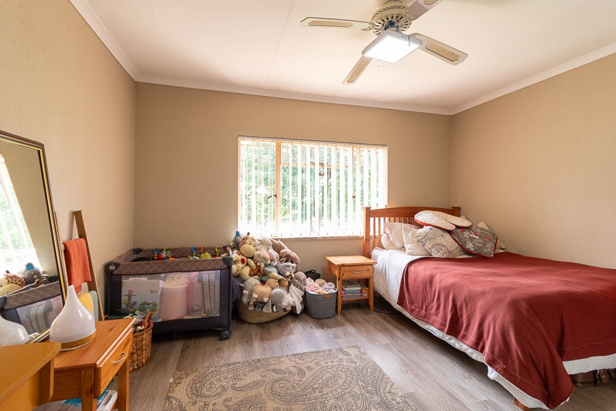 5 Bedroom Property for Sale in Hartzenbergfontein Gauteng