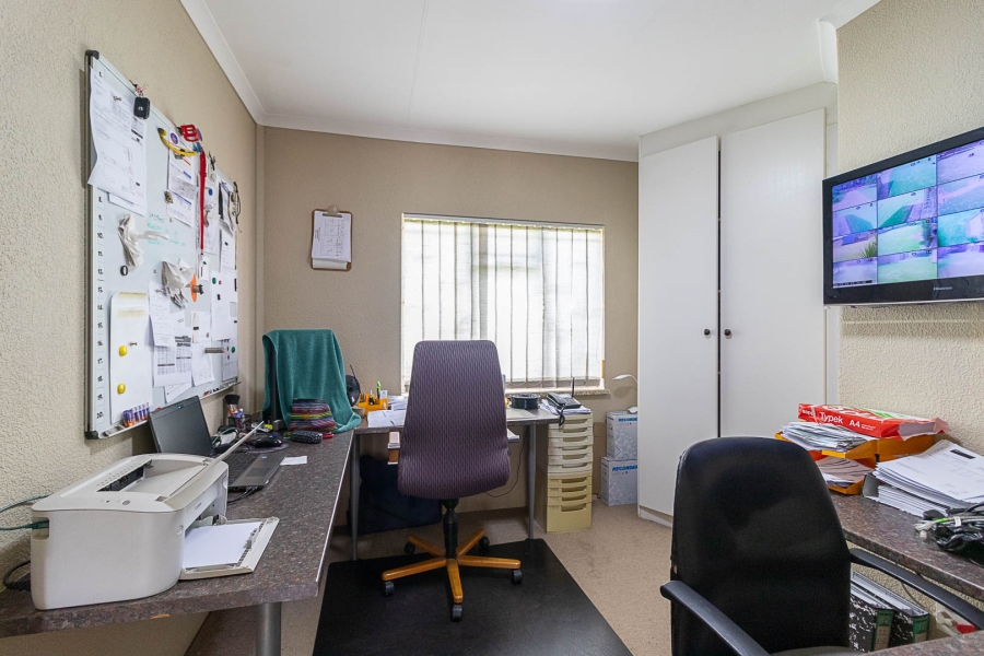 5 Bedroom Property for Sale in Hartzenbergfontein Gauteng