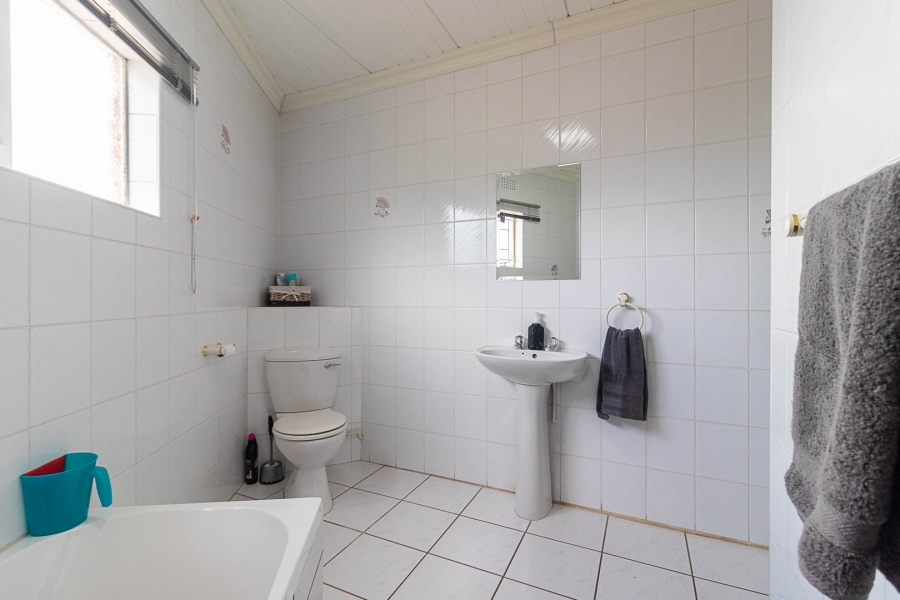 5 Bedroom Property for Sale in Hartzenbergfontein Gauteng