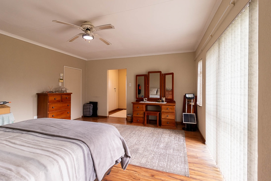 5 Bedroom Property for Sale in Hartzenbergfontein Gauteng