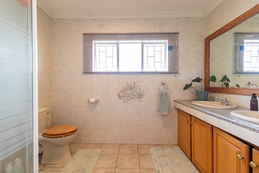 5 Bedroom Property for Sale in Hartzenbergfontein Gauteng