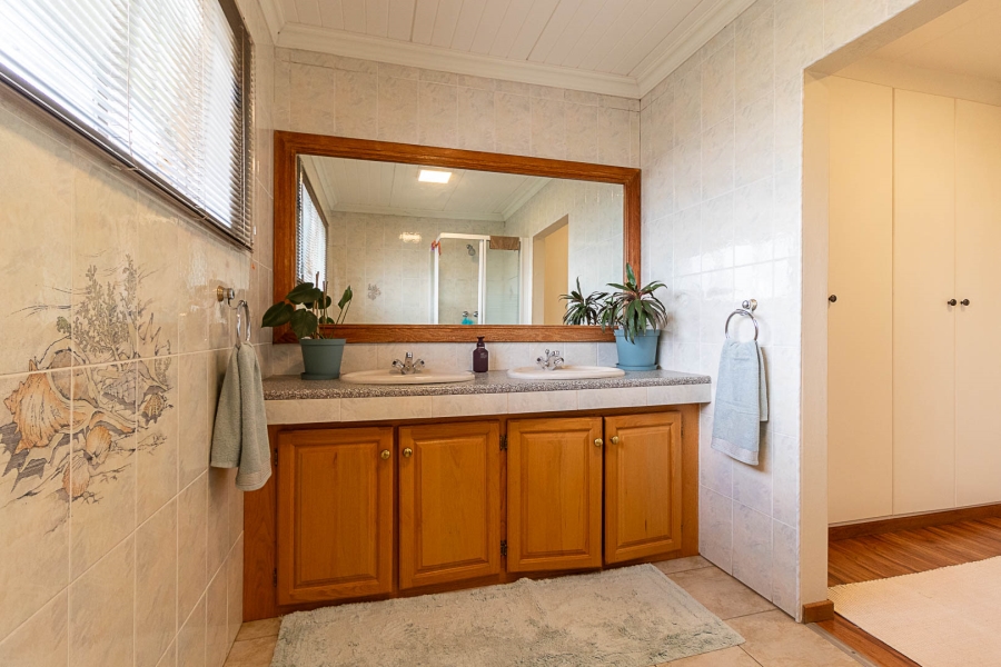 5 Bedroom Property for Sale in Hartzenbergfontein Gauteng