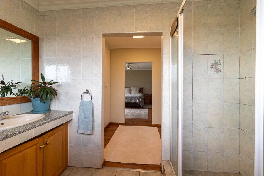 5 Bedroom Property for Sale in Hartzenbergfontein Gauteng