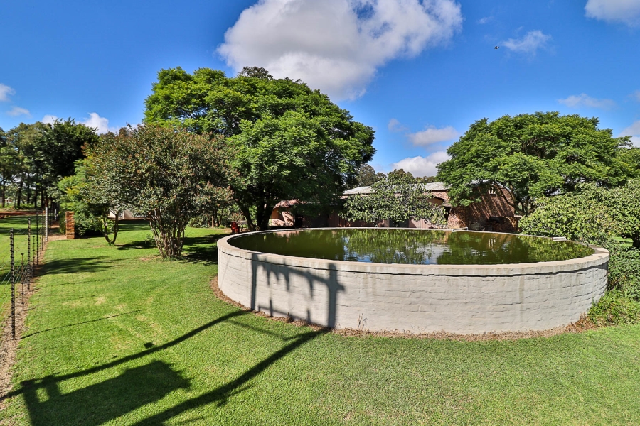 5 Bedroom Property for Sale in Hartzenbergfontein Gauteng