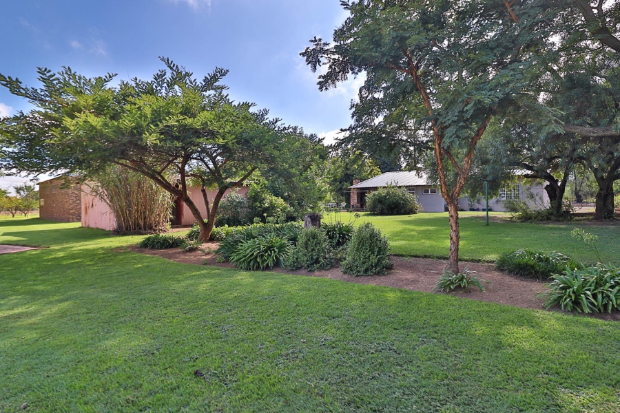 5 Bedroom Property for Sale in Hartzenbergfontein Gauteng