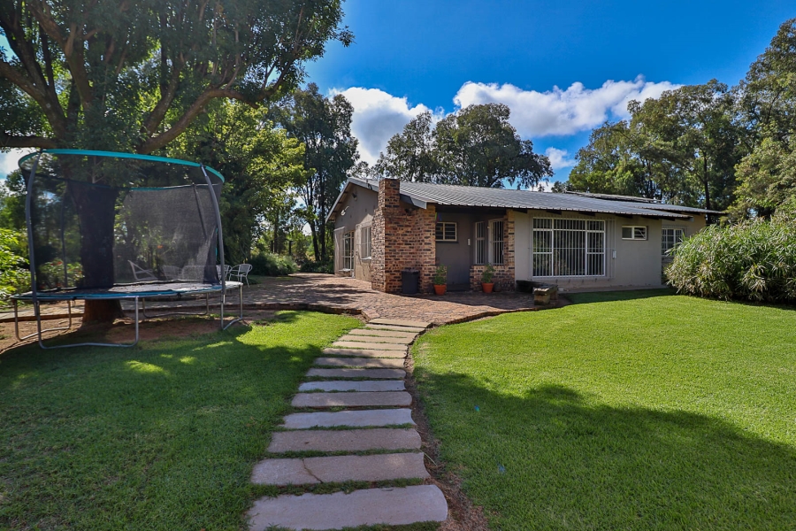 5 Bedroom Property for Sale in Hartzenbergfontein Gauteng