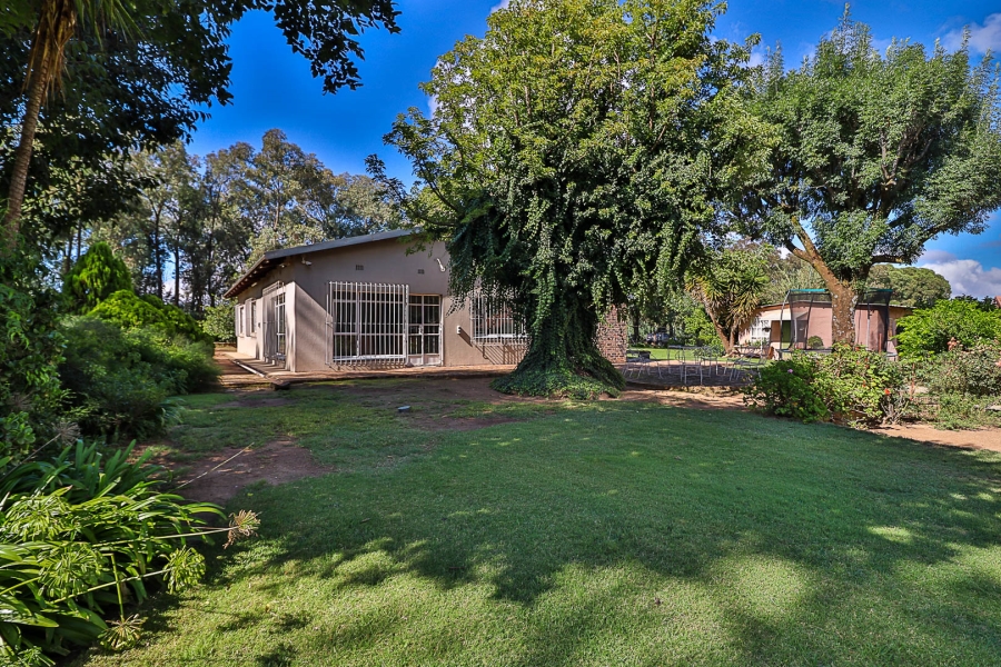 5 Bedroom Property for Sale in Hartzenbergfontein Gauteng