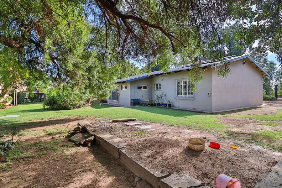 5 Bedroom Property for Sale in Hartzenbergfontein Gauteng