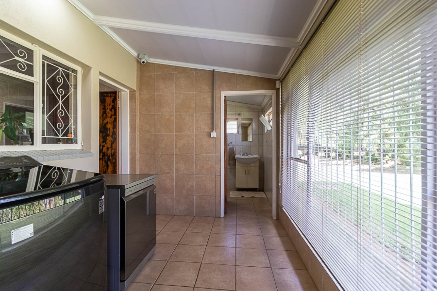 5 Bedroom Property for Sale in Hartzenbergfontein Gauteng