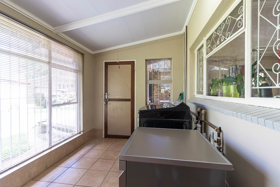 5 Bedroom Property for Sale in Hartzenbergfontein Gauteng