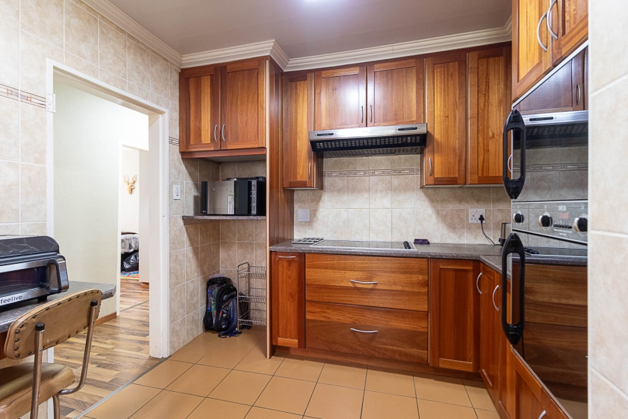 5 Bedroom Property for Sale in Hartzenbergfontein Gauteng