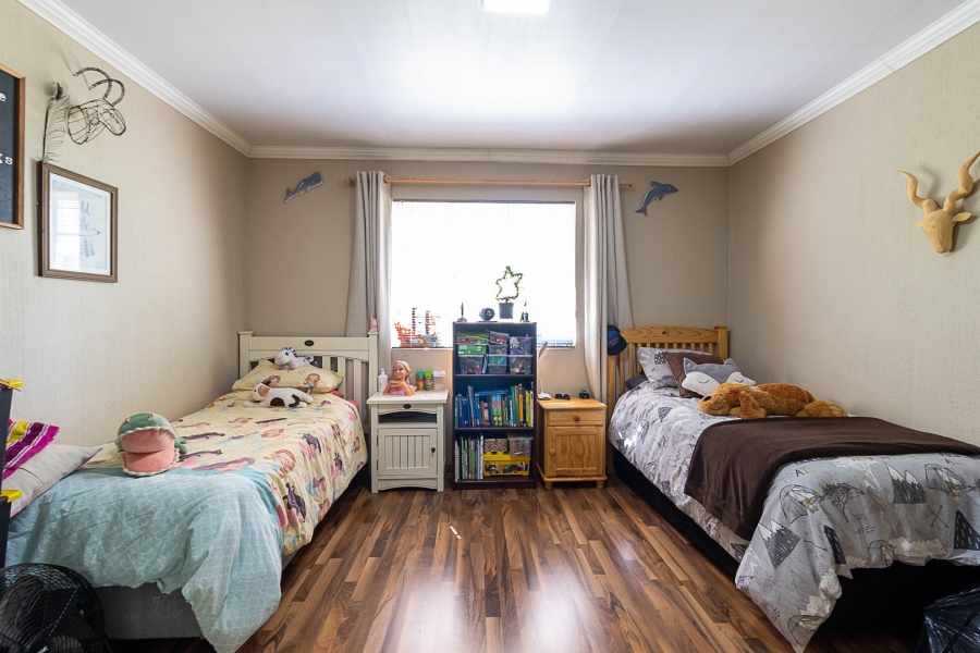 5 Bedroom Property for Sale in Hartzenbergfontein Gauteng