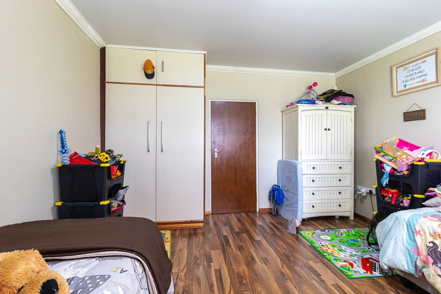 5 Bedroom Property for Sale in Hartzenbergfontein Gauteng