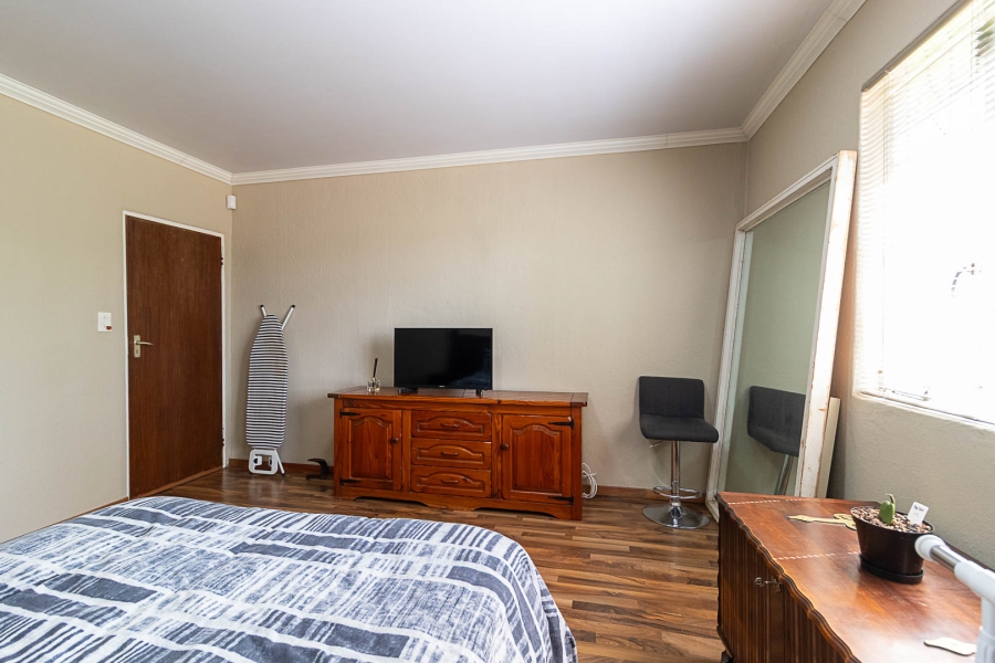 5 Bedroom Property for Sale in Hartzenbergfontein Gauteng