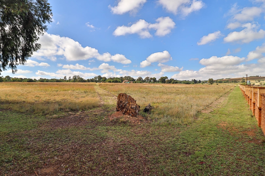 5 Bedroom Property for Sale in Hartzenbergfontein Gauteng