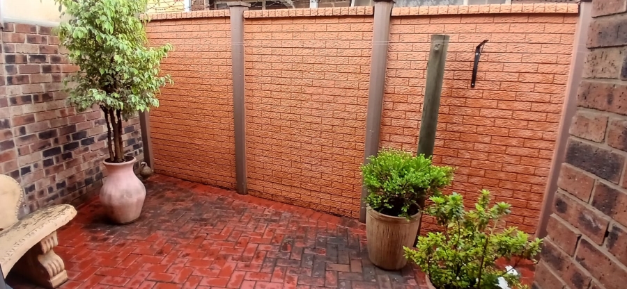 2 Bedroom Property for Sale in Vanderbijlpark CE 6 Gauteng