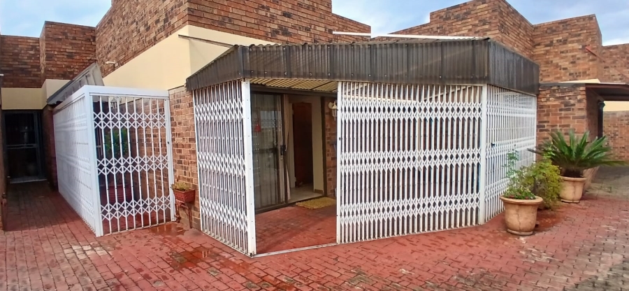 2 Bedroom Property for Sale in Vanderbijlpark CE 6 Gauteng