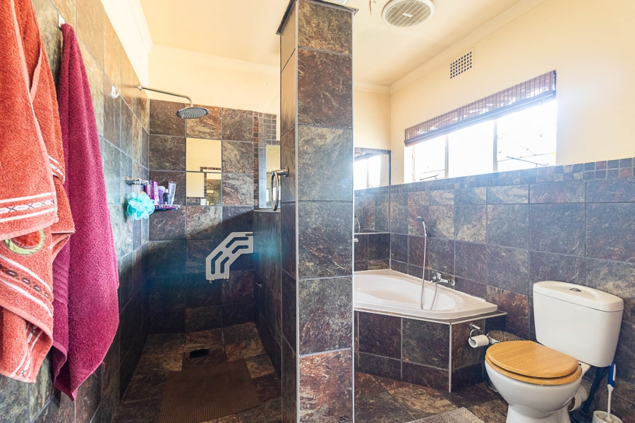 5 Bedroom Property for Sale in Meyerton Central Gauteng