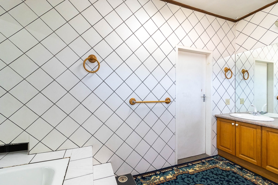 5 Bedroom Property for Sale in Meyerton Central Gauteng