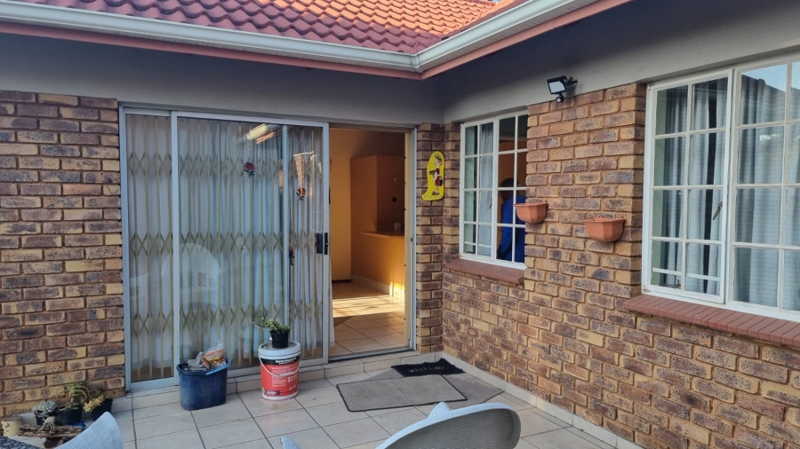 3 Bedroom Property for Sale in Birchleigh North Gauteng