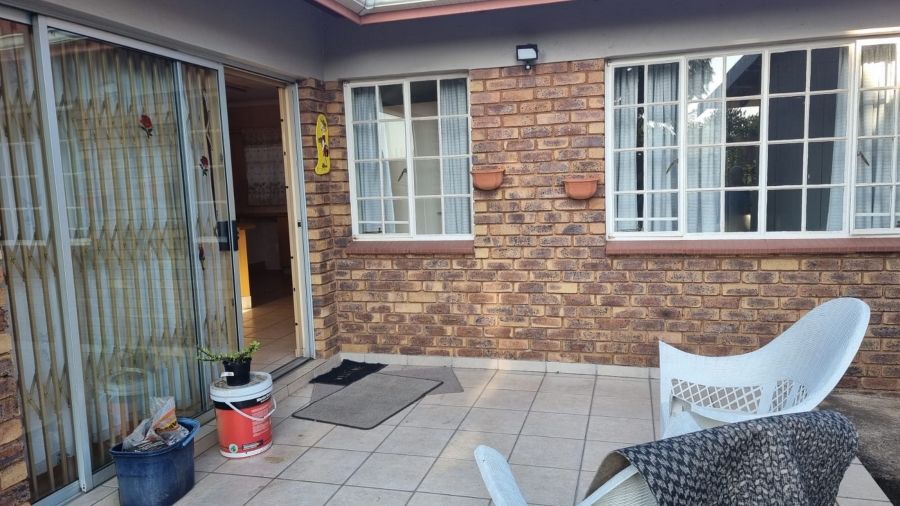 3 Bedroom Property for Sale in Birchleigh North Gauteng