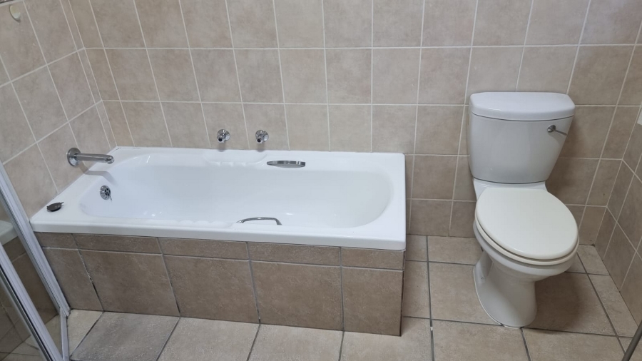 3 Bedroom Property for Sale in Birchleigh North Gauteng